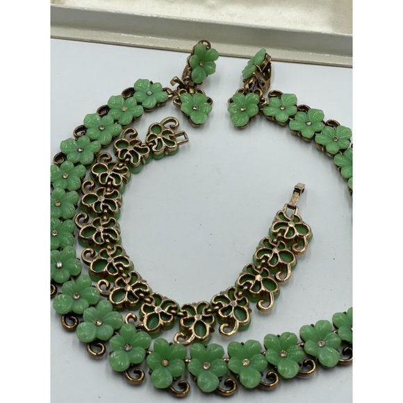 4pc Crown TRIFARI Molded Green Glass Forget Me Not - Picture 2 of 5